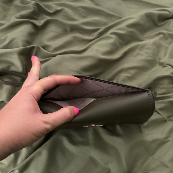 Michael Kors wristlet - Picture 4 of 4